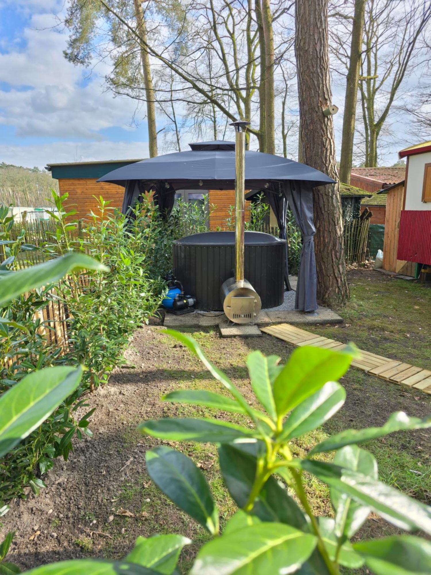 Pipowagen Met Prive Hot Tub Villa Lanaken Ngoại thất bức ảnh